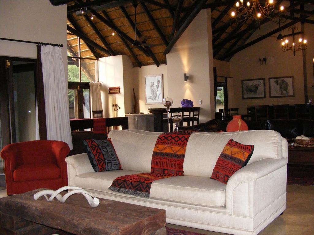 Buffalo Thorn Lodge พีลาเนสเบิร์ก ห้อง รูปภาพ